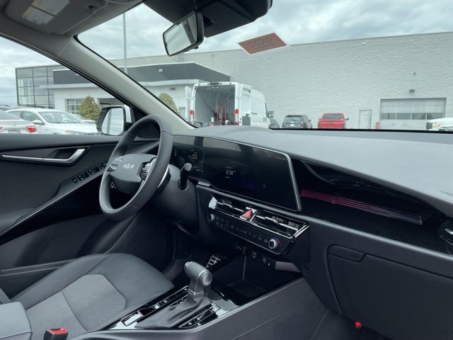 New 2025 Kia Niro EX Touring image 32