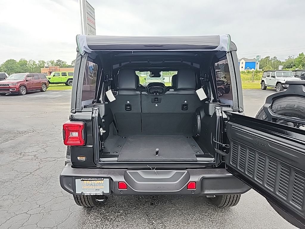 New 2025 Jeep Wrangler Sahara image 18