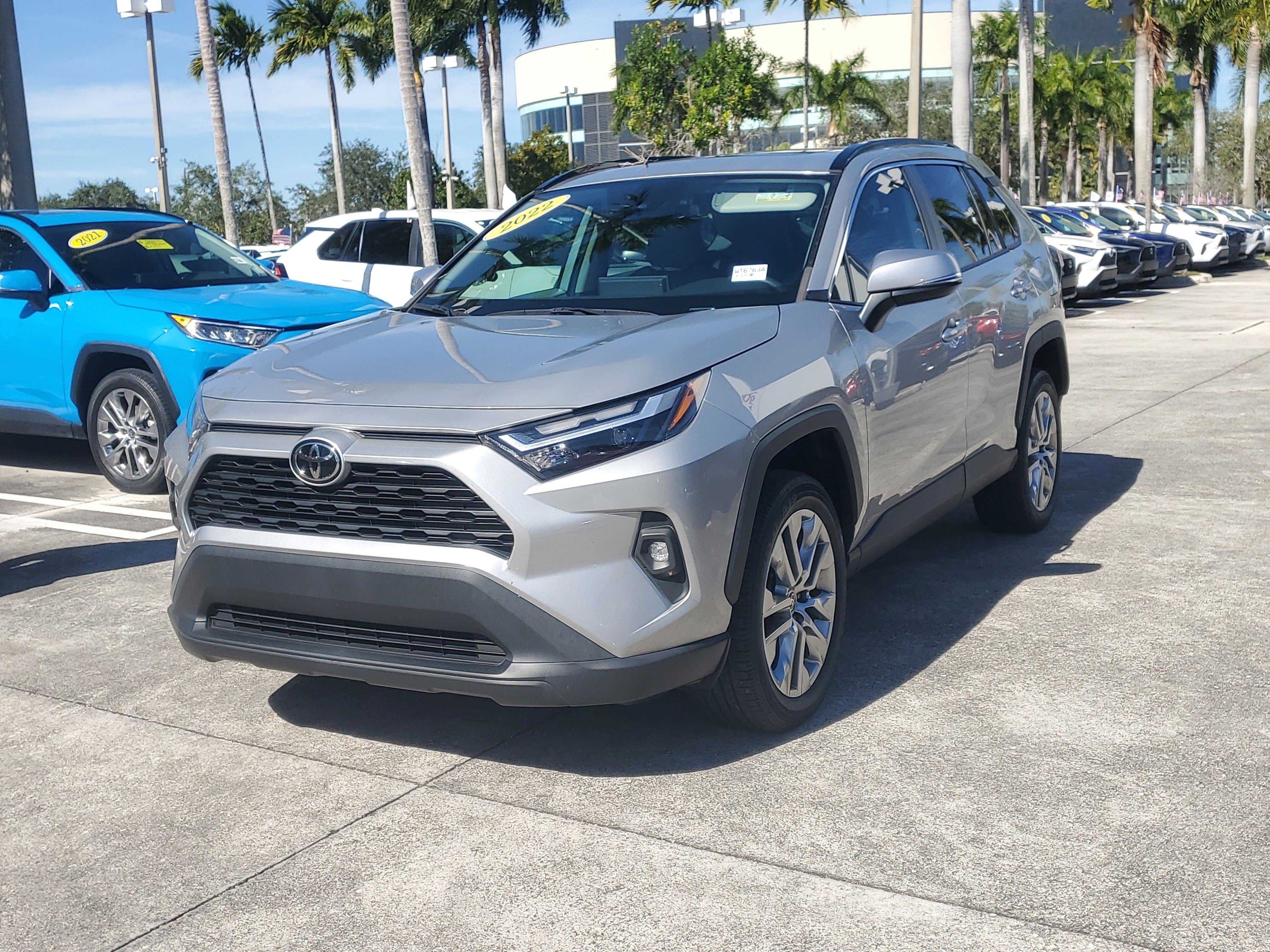 Used 2022 Toyota RAV4 XLE Premium image 7