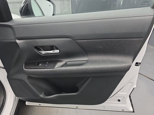 Used 2025 Nissan Kicks SV image 46