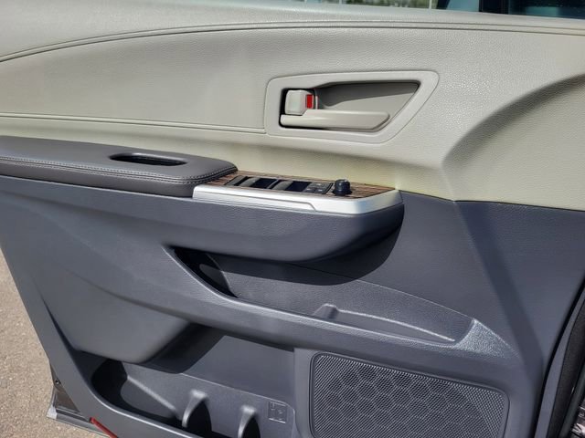 Used 2023 Toyota Sienna LE image 13