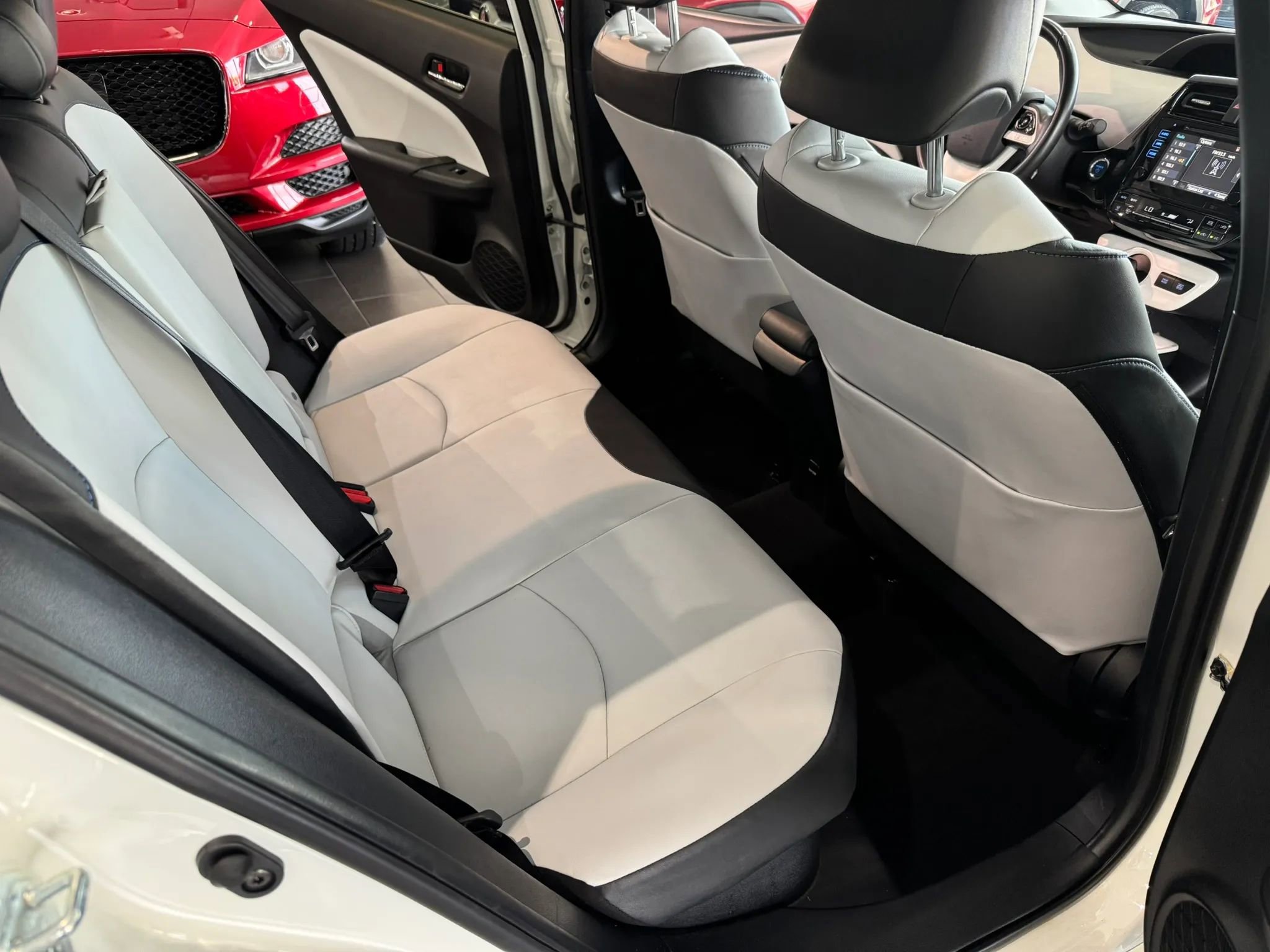 Used 2016 Toyota Prius Four Touring FWD image 11