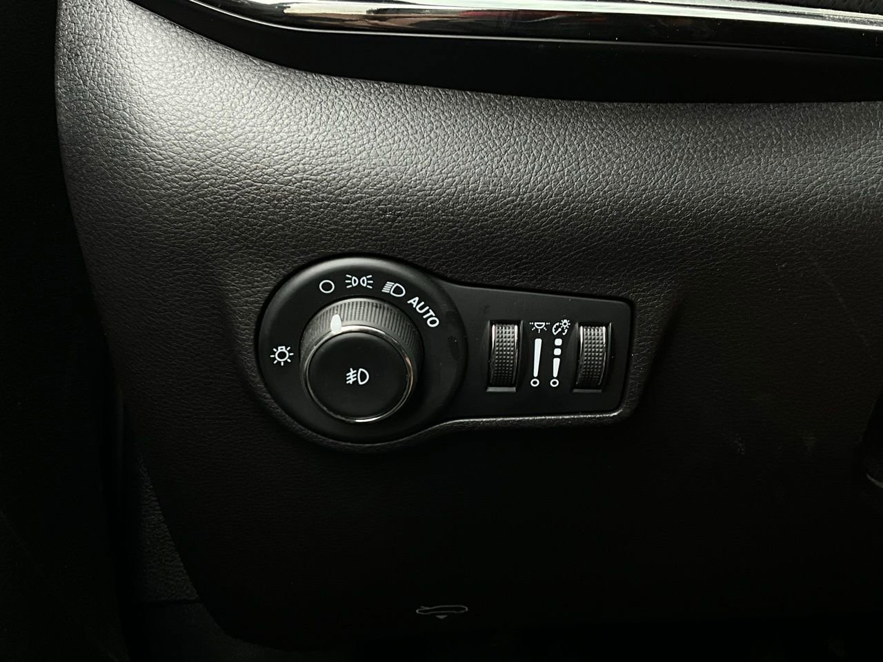 Used 2025 Jeep Compass Trailhawk w/ Trailer Tow Group image 21