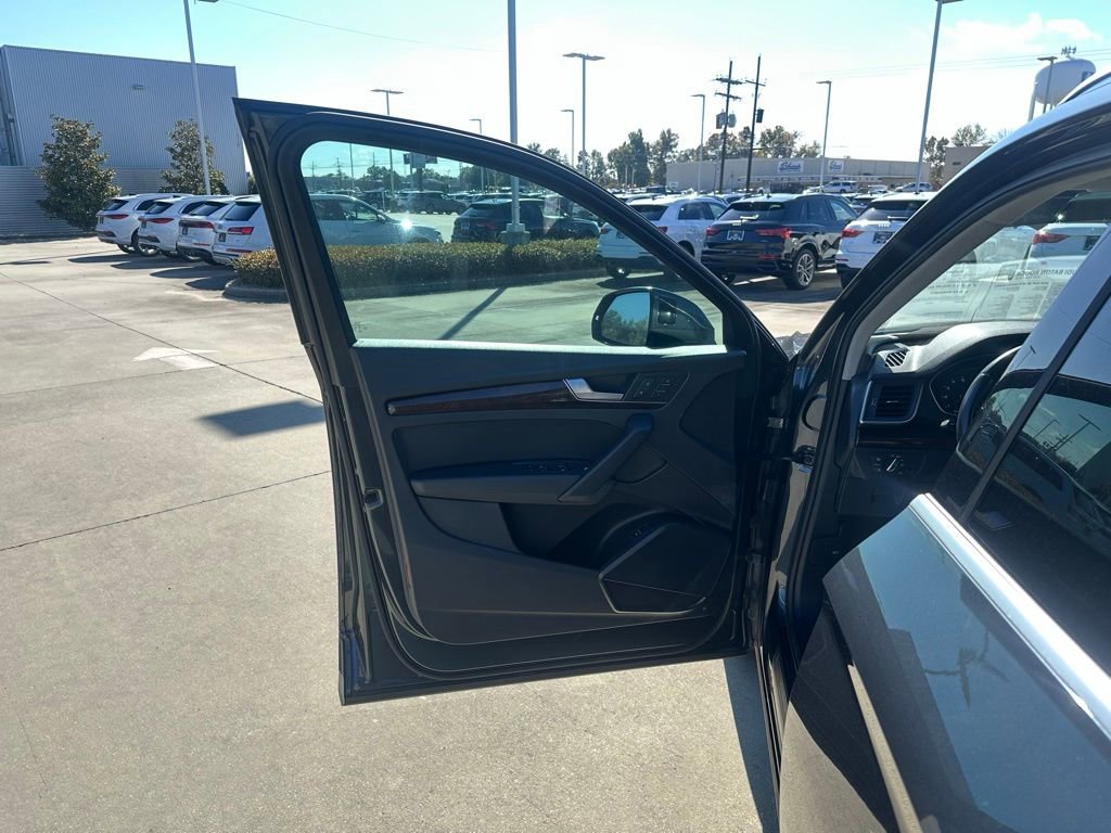 Used 2020 Audi Q5 2.0T Premium w/ Convenience Package image 11