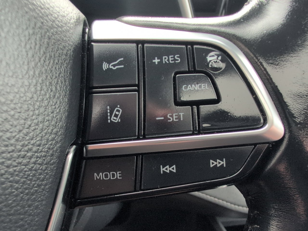 Used 2020 Toyota Highlander XLE image 18
