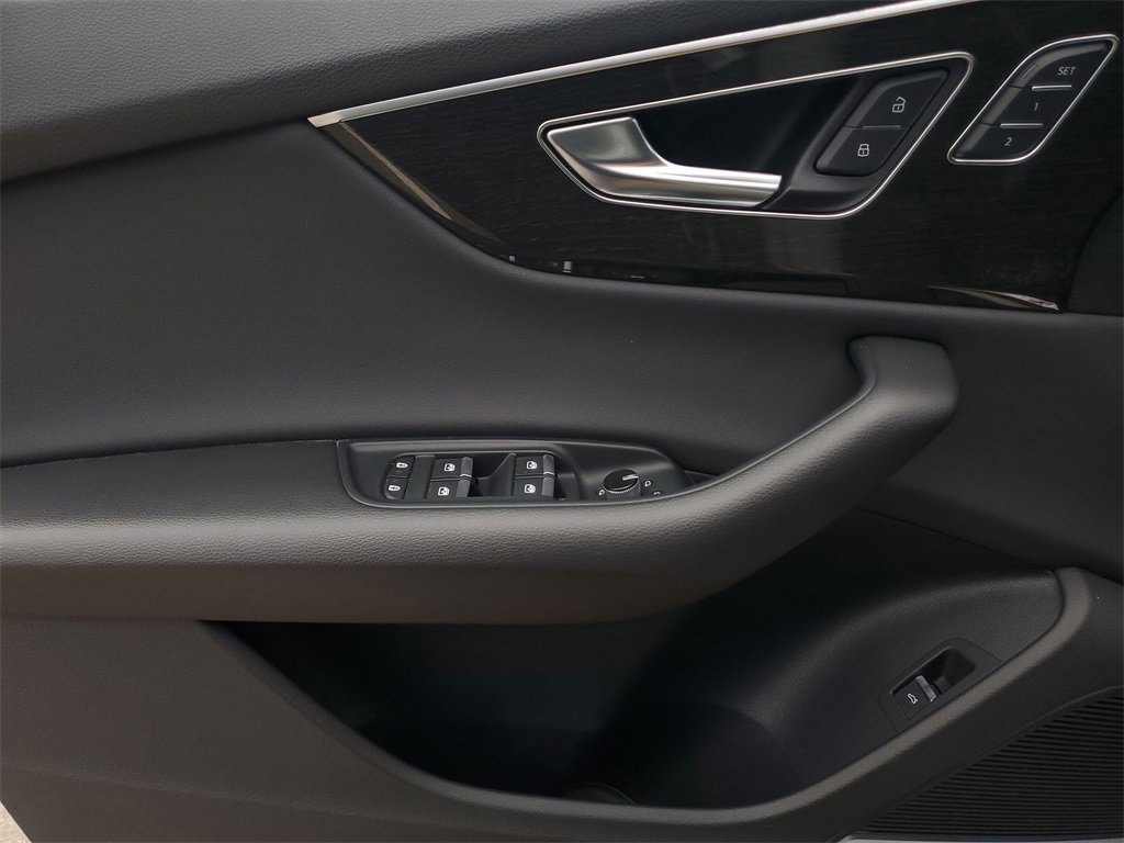 Used 2021 Audi Q8 Prestige w/ Prestige Package image 12