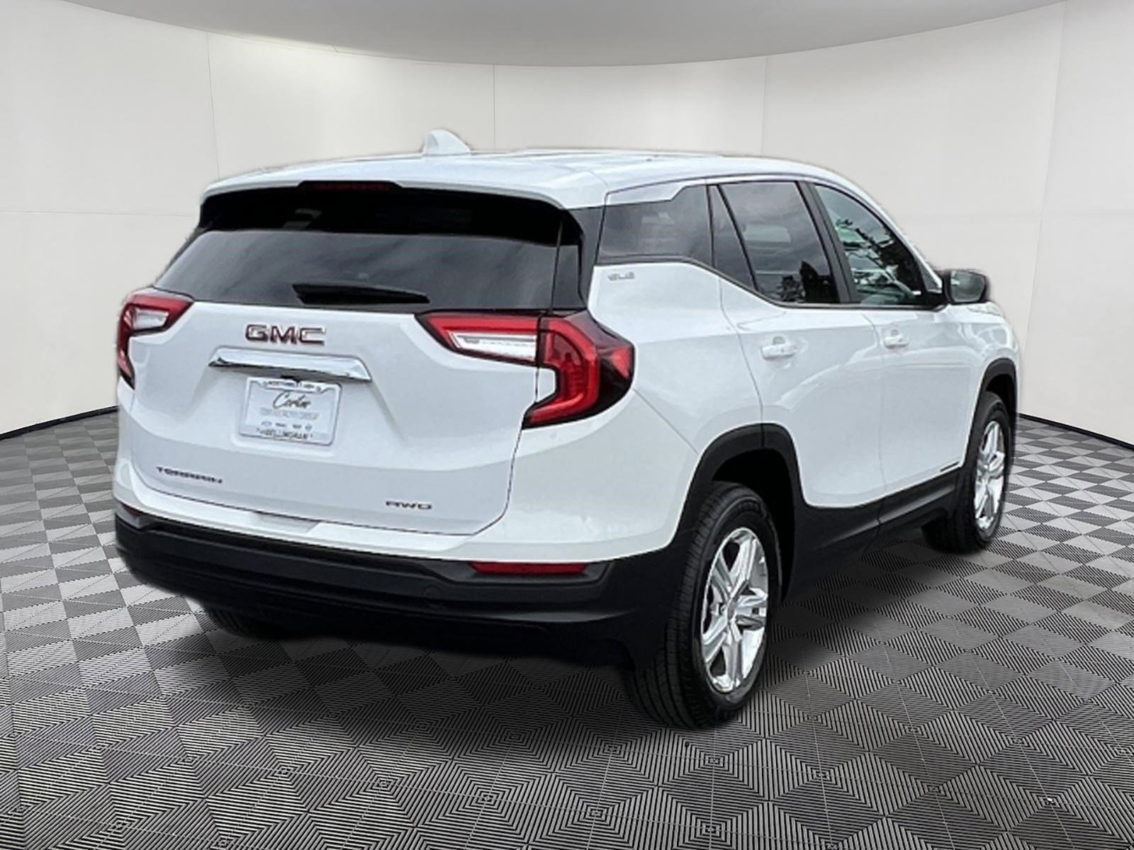 Used 2024 GMC Terrain SLE AWD/4WD image 6