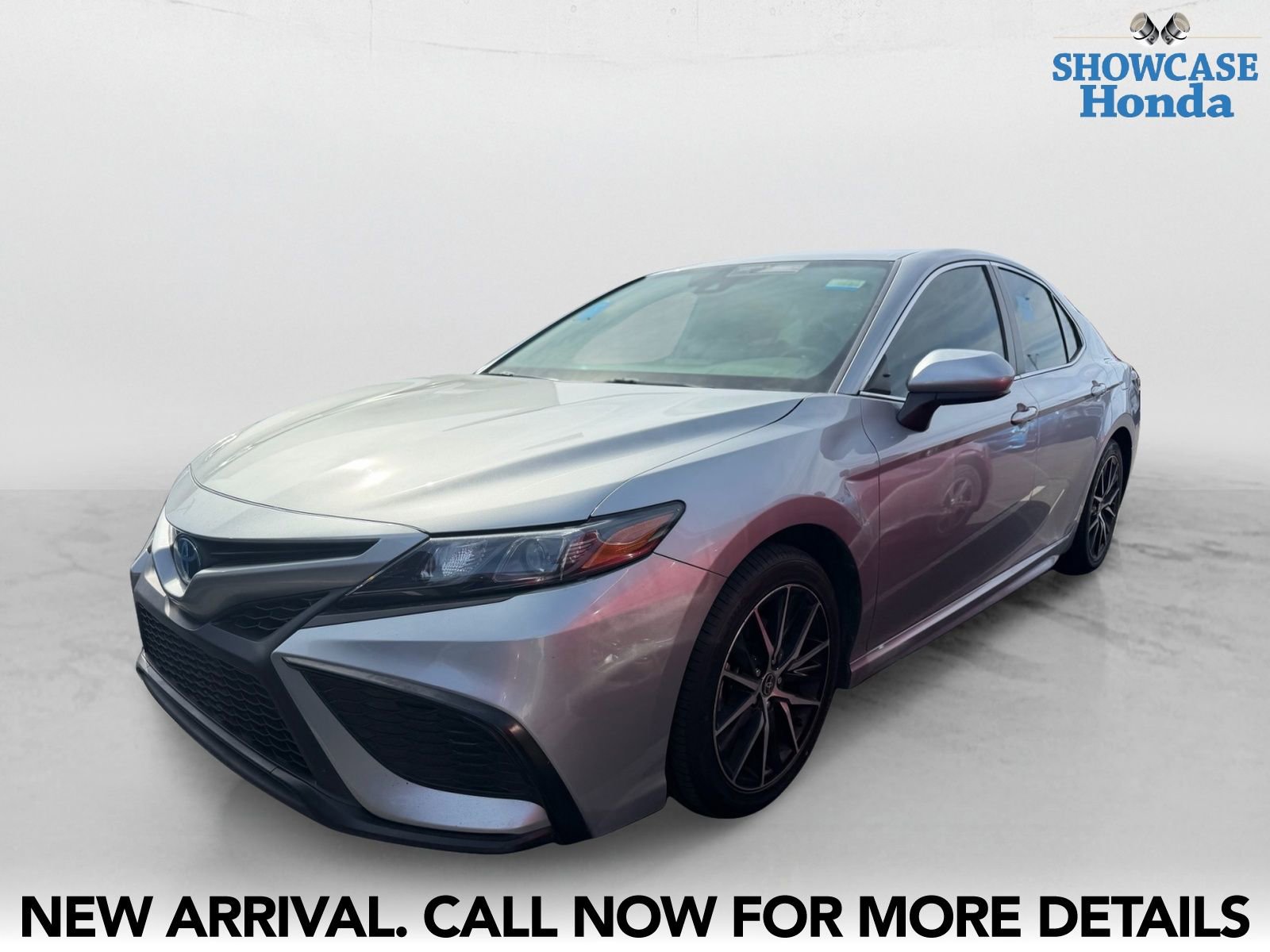 Used 2021 Toyota Camry SE w/ Carpet Mat Package (TMS) FWD image 2