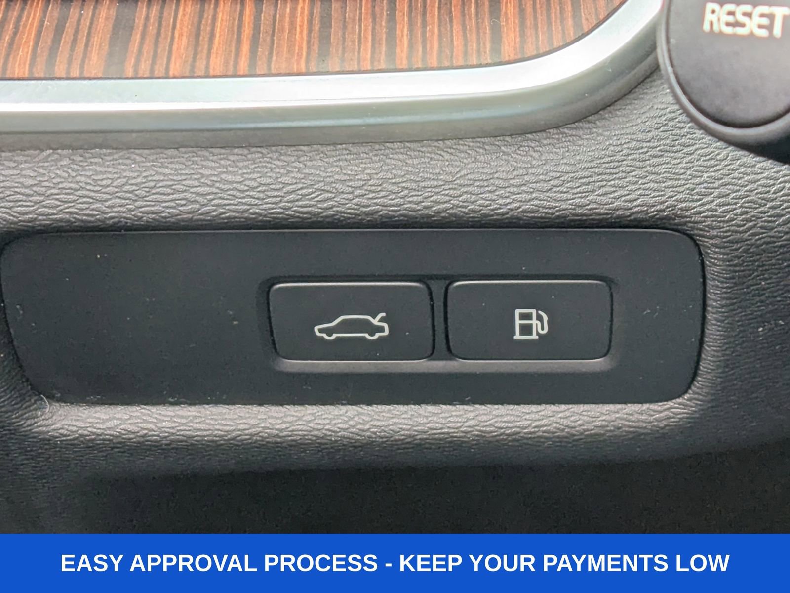 Used 2023 Volvo S60 T8 Plus image 40