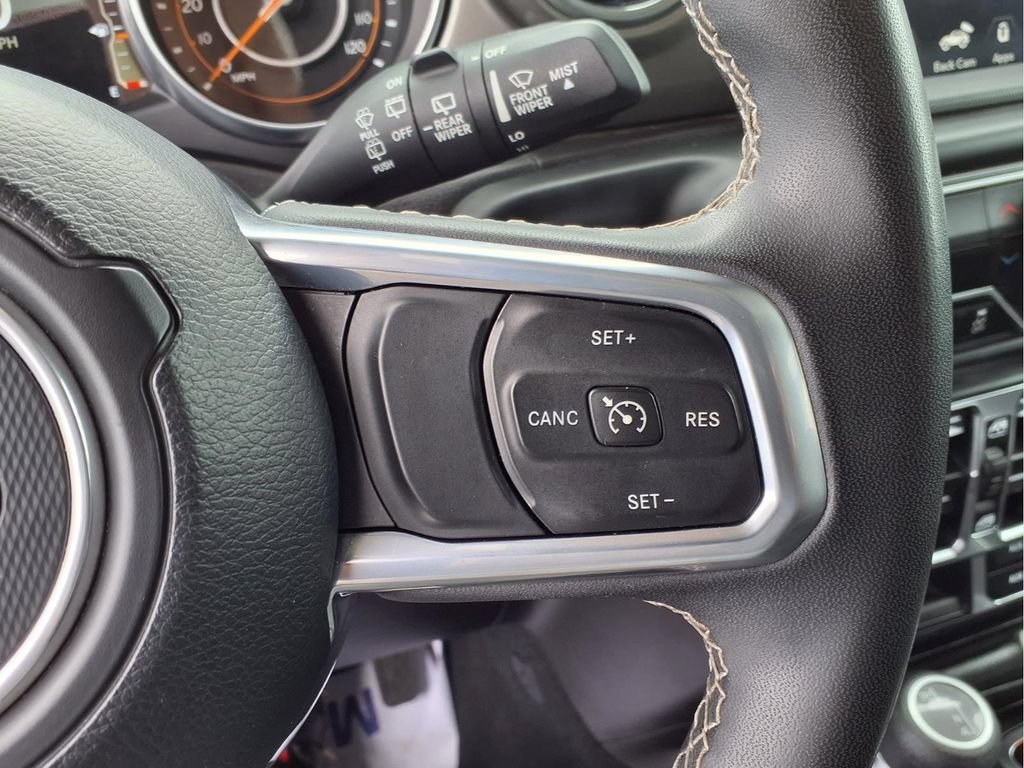 Used 2023 Jeep Wrangler Unlimited Sahara AWD/4WD image 15