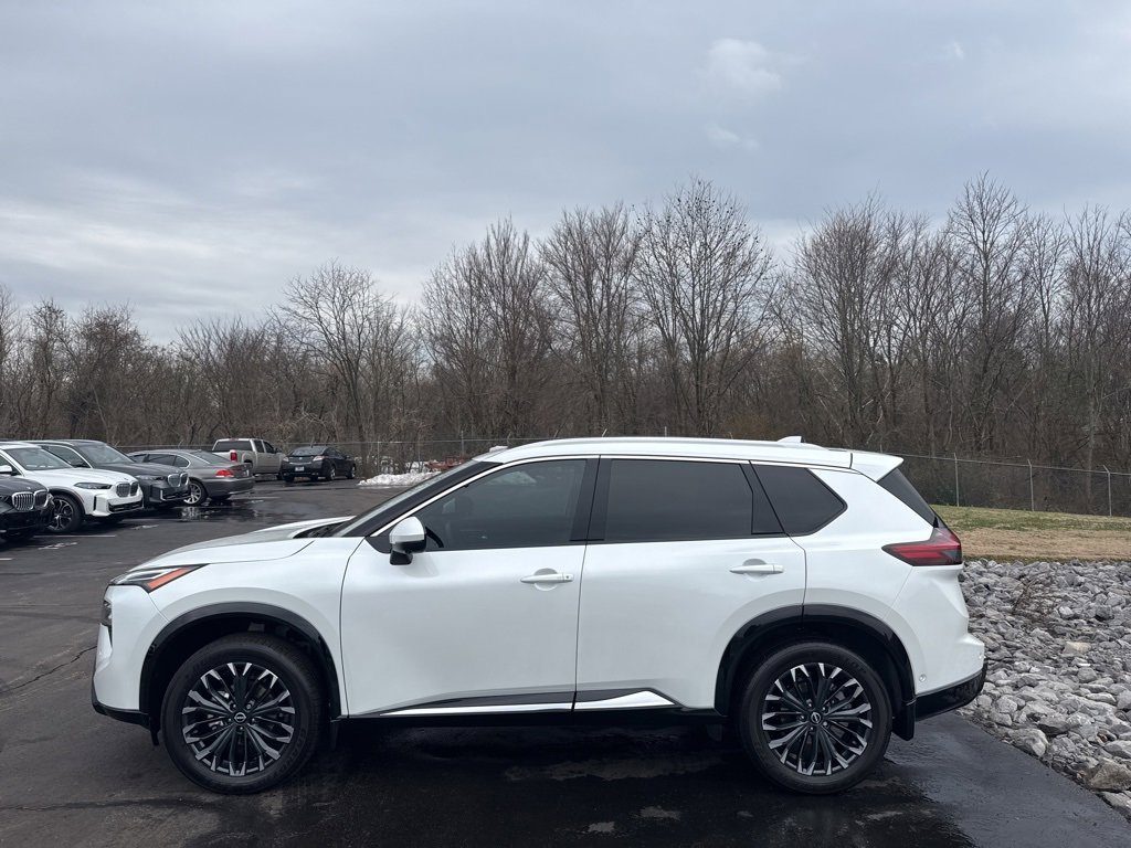 Used 2024 Nissan Rogue Platinum image 2