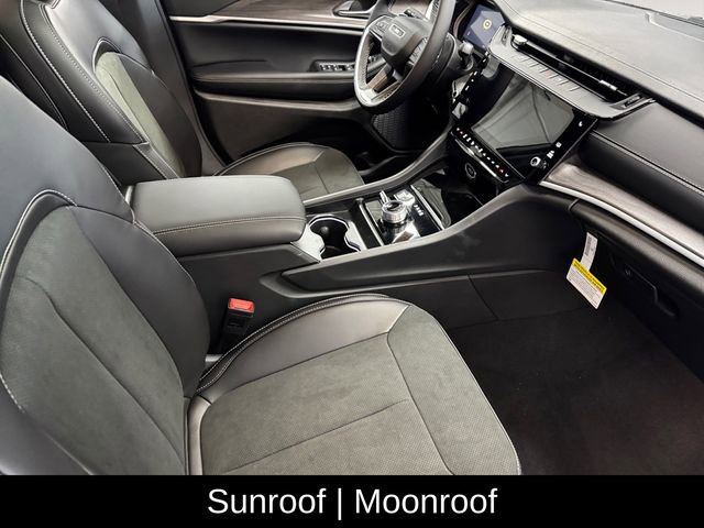 New 2026 Jeep Grand Cherokee Altitude image 4