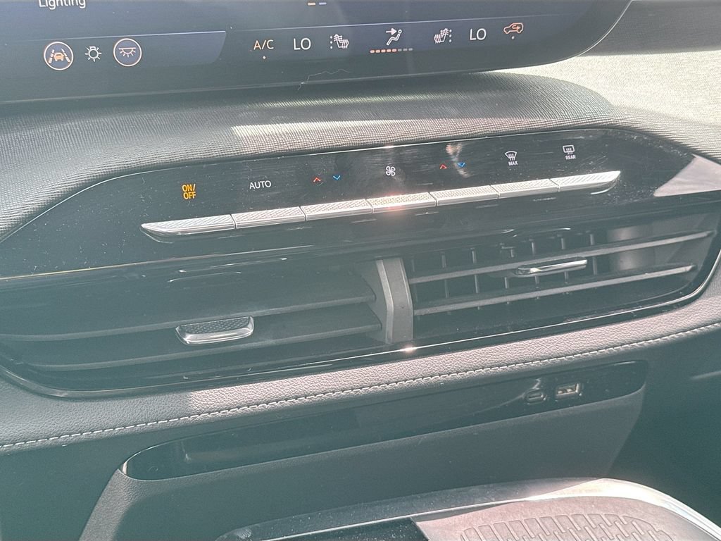 Used 2025 Buick Enclave Sport Touring w/ Power Package FWD image 19