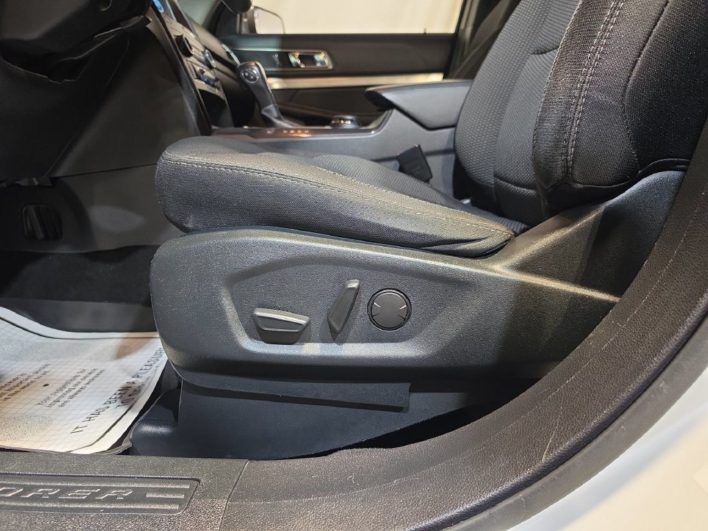 Used 2019 Ford Explorer XLT AWD/4WD image 14