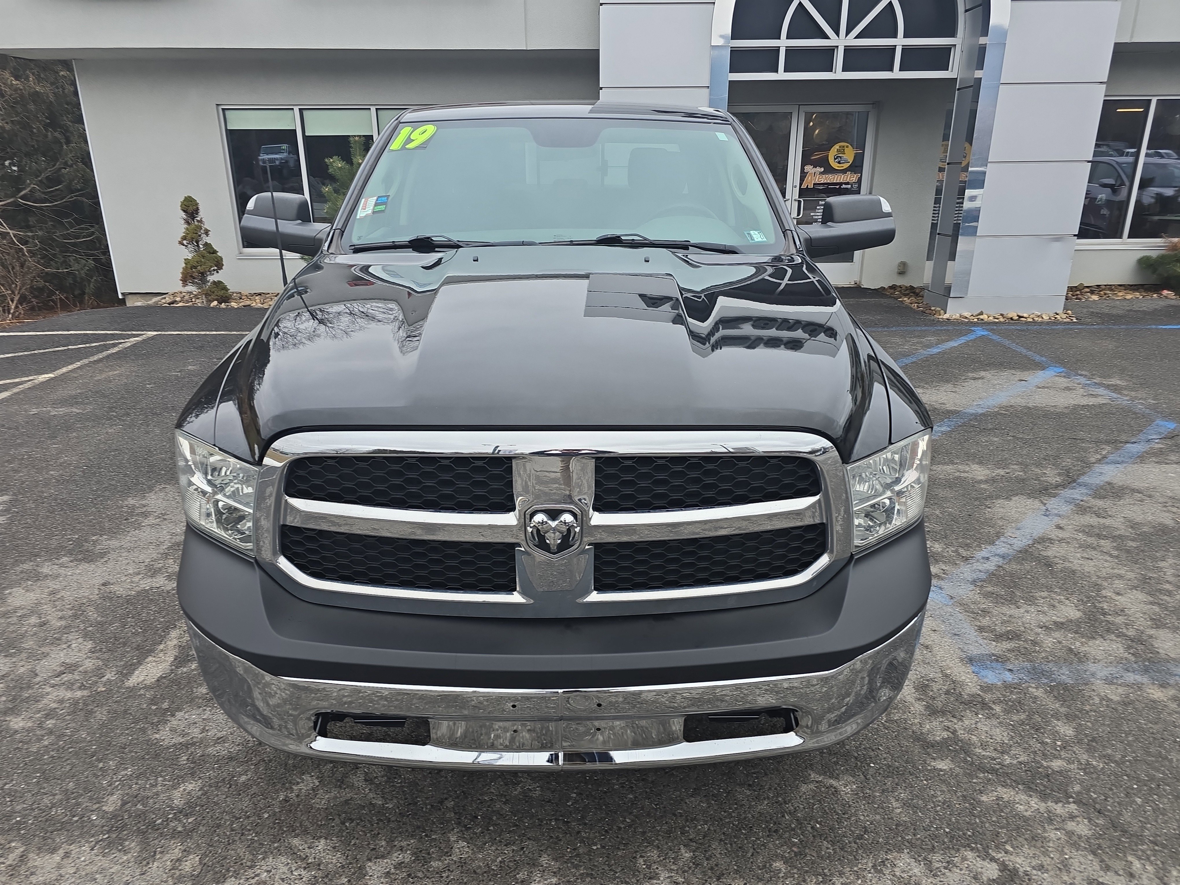 Used 2019 RAM 1500 Classic SLT image 9
