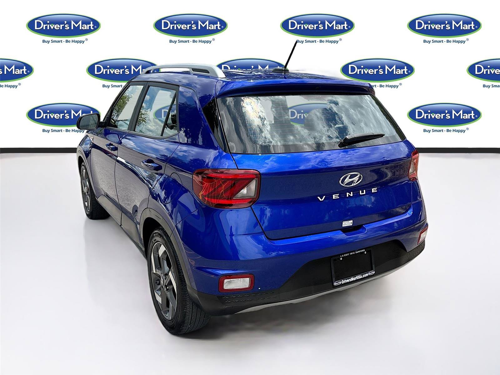 Used 2025 Hyundai Venue SEL FWD image 5