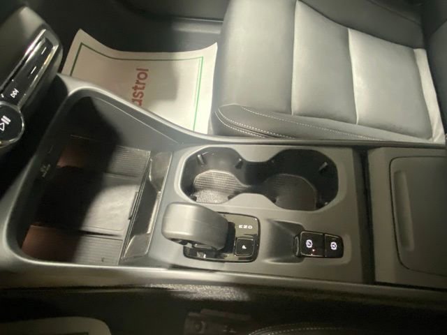 Certified 2025 Volvo XC40 B5 Core AWD/4WD image 26