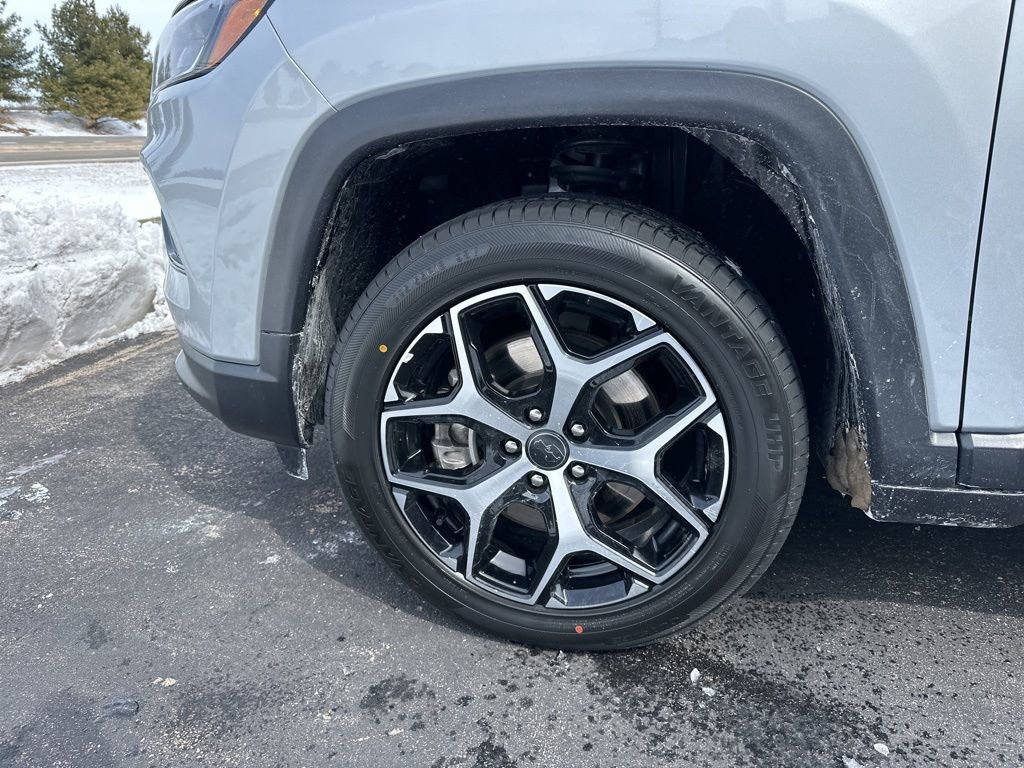 Used 2025 Jeep Compass Limited image 20