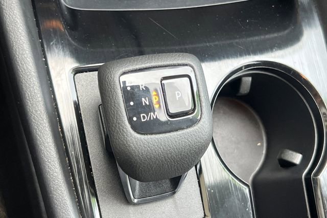 Used 2024 Nissan Rogue SV image 28