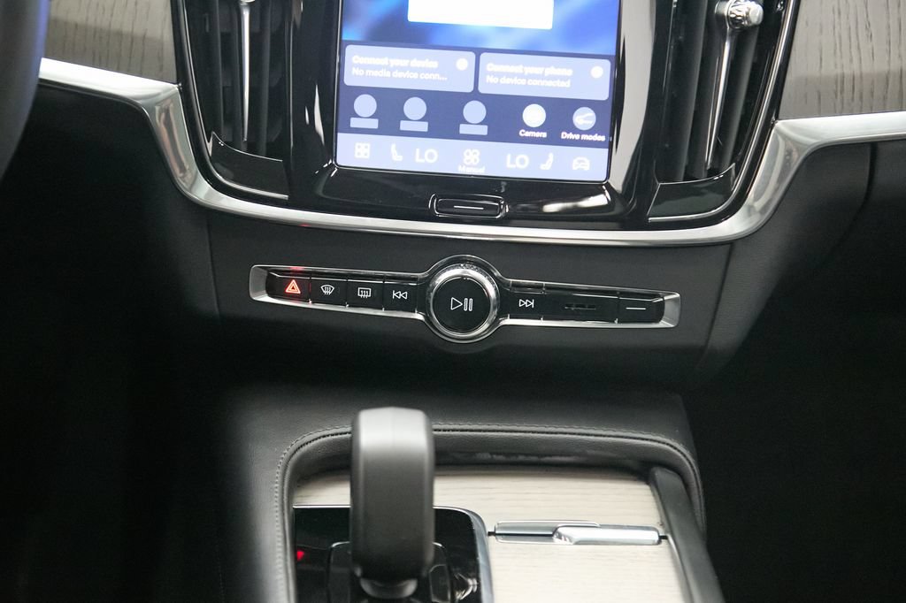 Certified 2025 Volvo V90 B6 Cross Country Plus AWD/4WD image 28