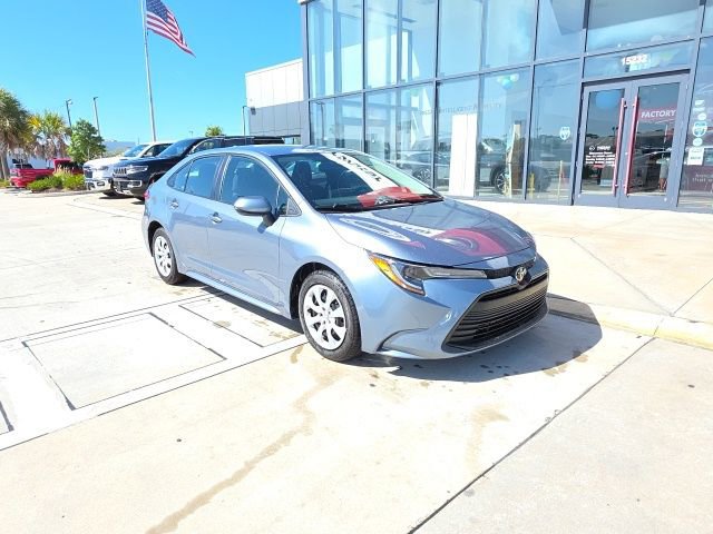 Used 2024 Toyota Corolla LE image 2