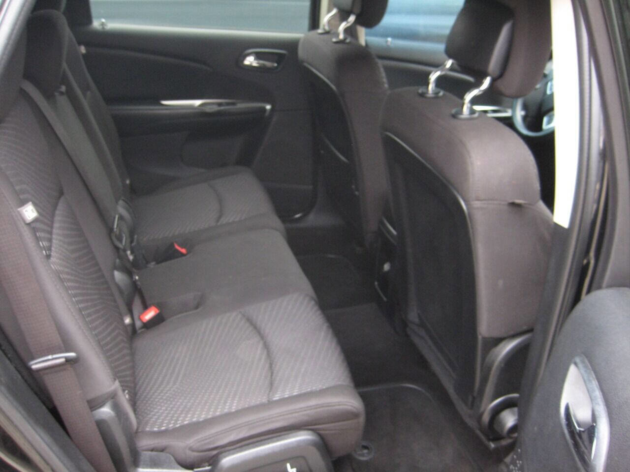 Used 2015 Dodge Journey SXT w/ Flexible Seating Group image 17
