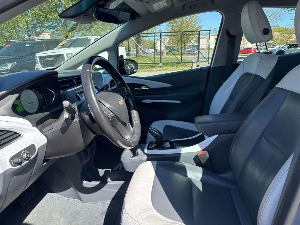 Used 2020 Chevrolet Bolt Premier w/ Infotainment Package FWD image 17