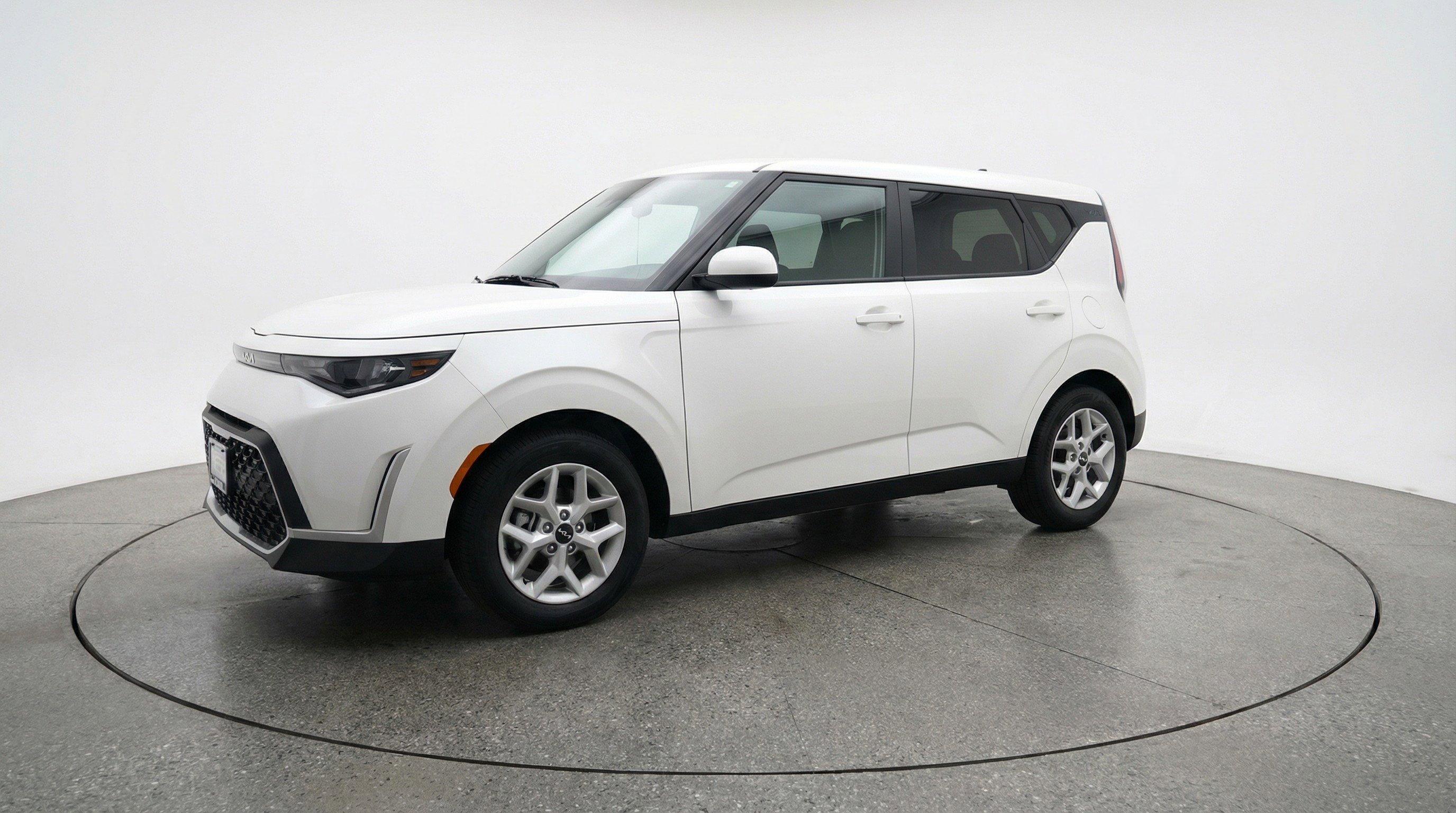 Used 2025 Kia Soul LX w/ LX Technology Package FWD image 3