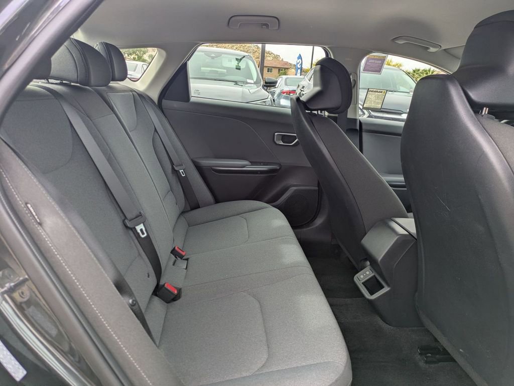 Used 2025 Kia K4 LXS image 29