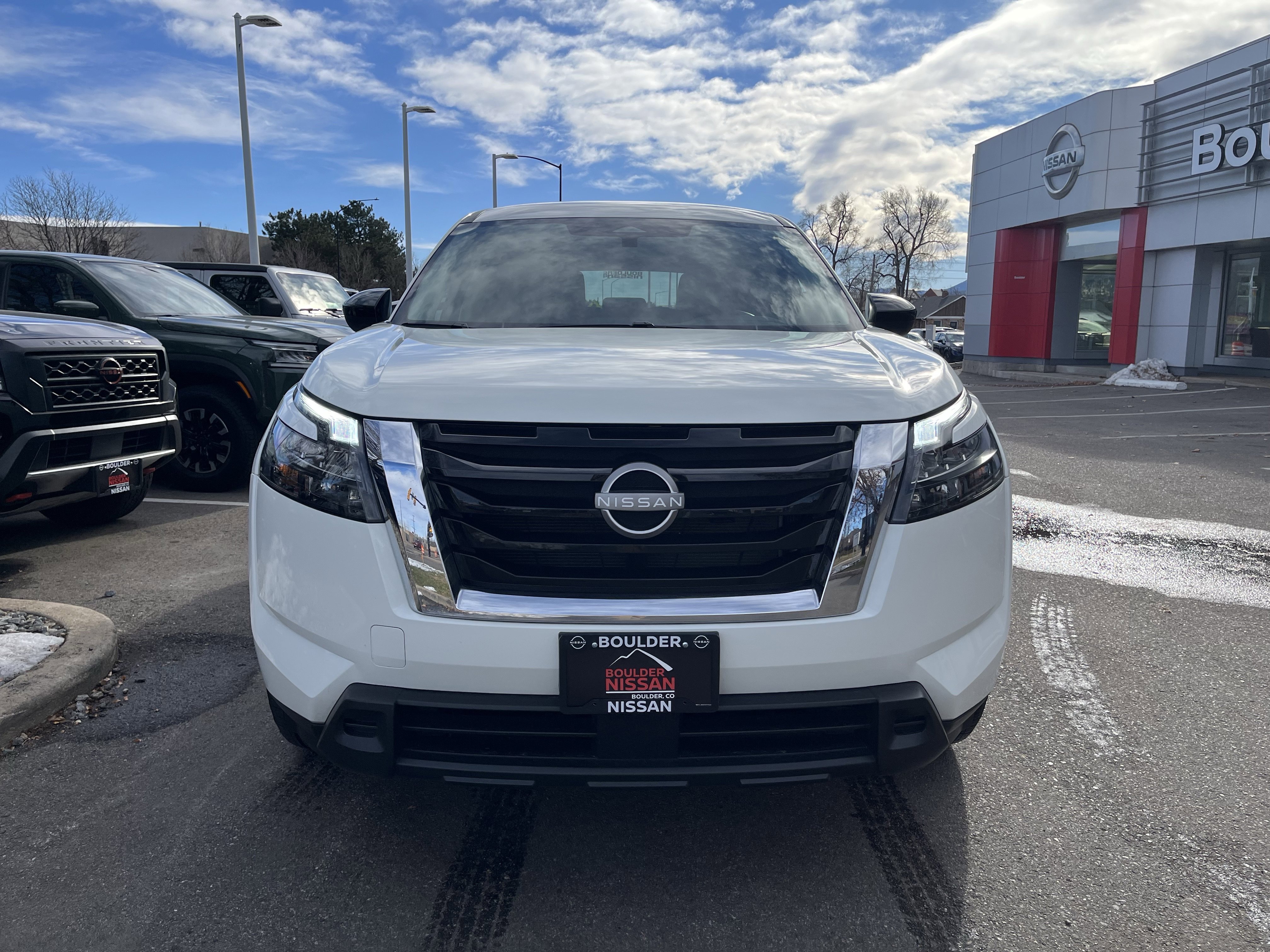 Used 2024 Nissan Pathfinder S image 3