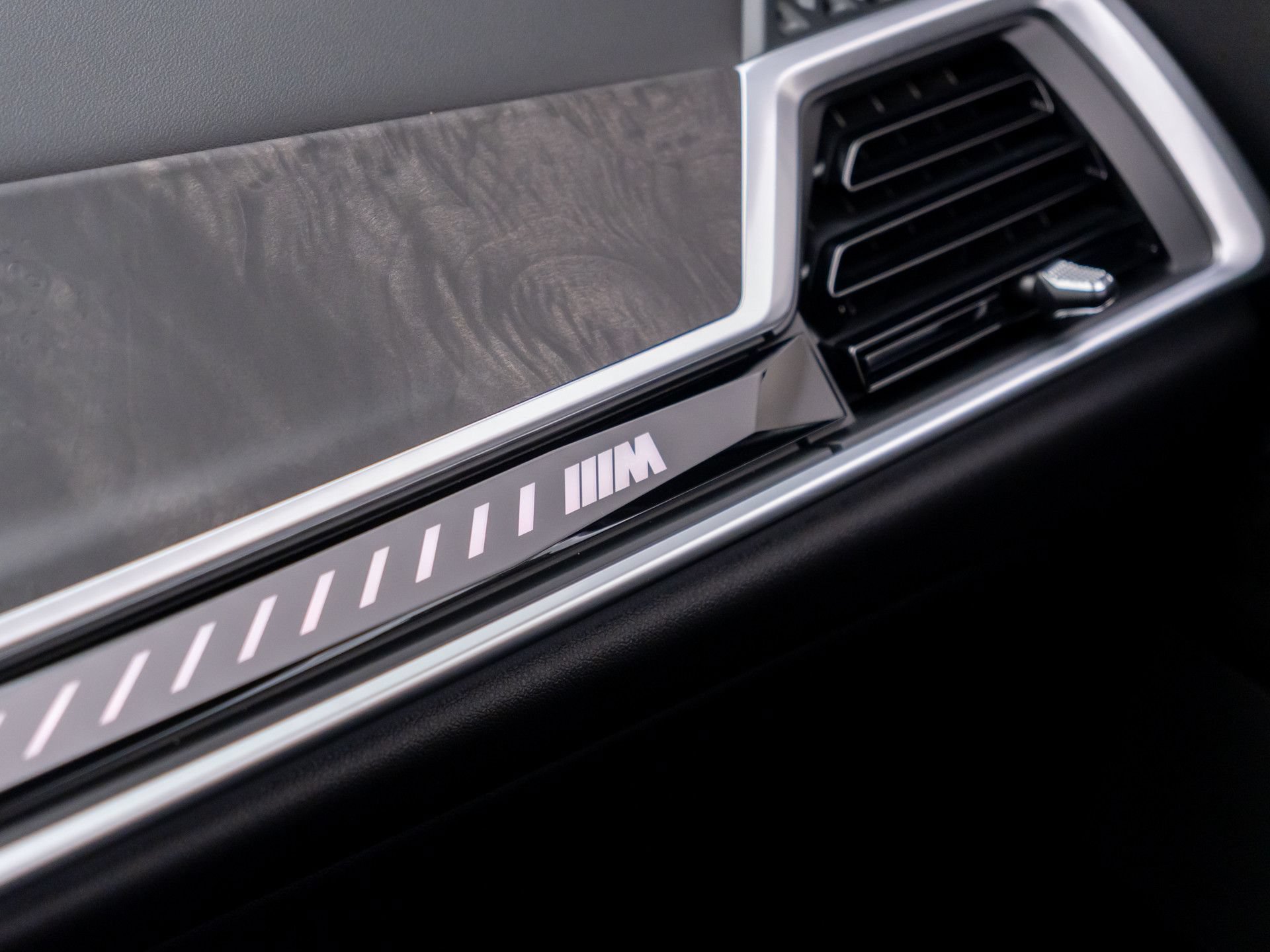 Used 2024 BMW X5 M60i AWD/4WD image 30