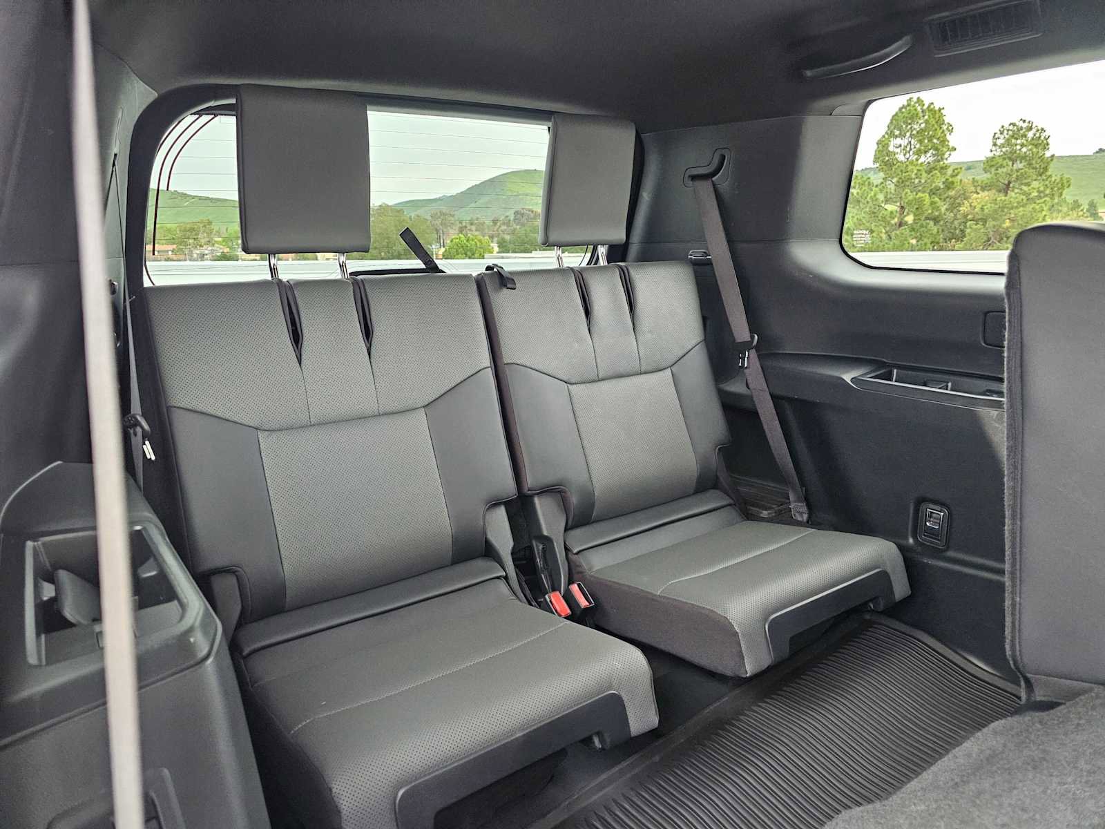 Used 2024 Lexus GX 550 w/ Accessory Package (2T) image 13