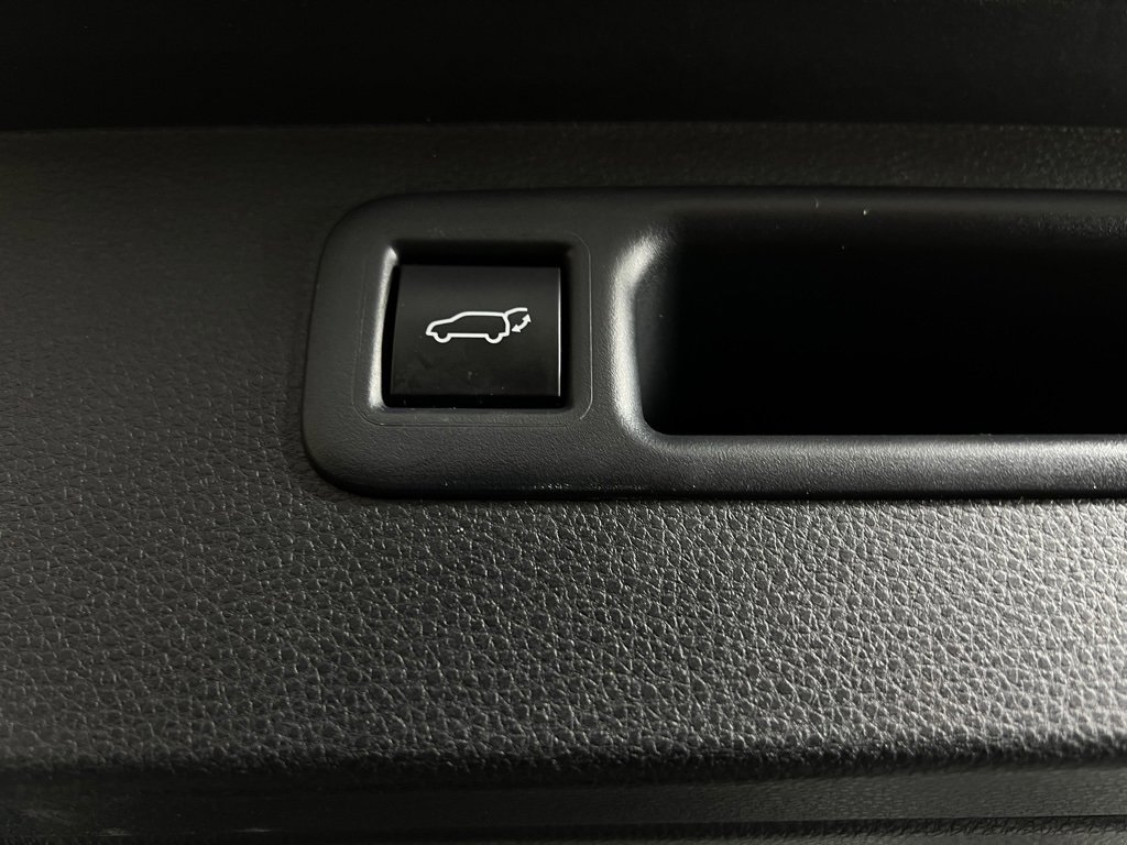 Used 2025 Toyota Highlander XLE image 29