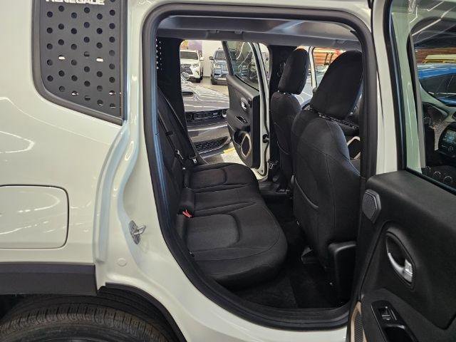 Used 2015 Jeep Renegade Latitude w/ Popular Equipment Group AWD/4WD image 32