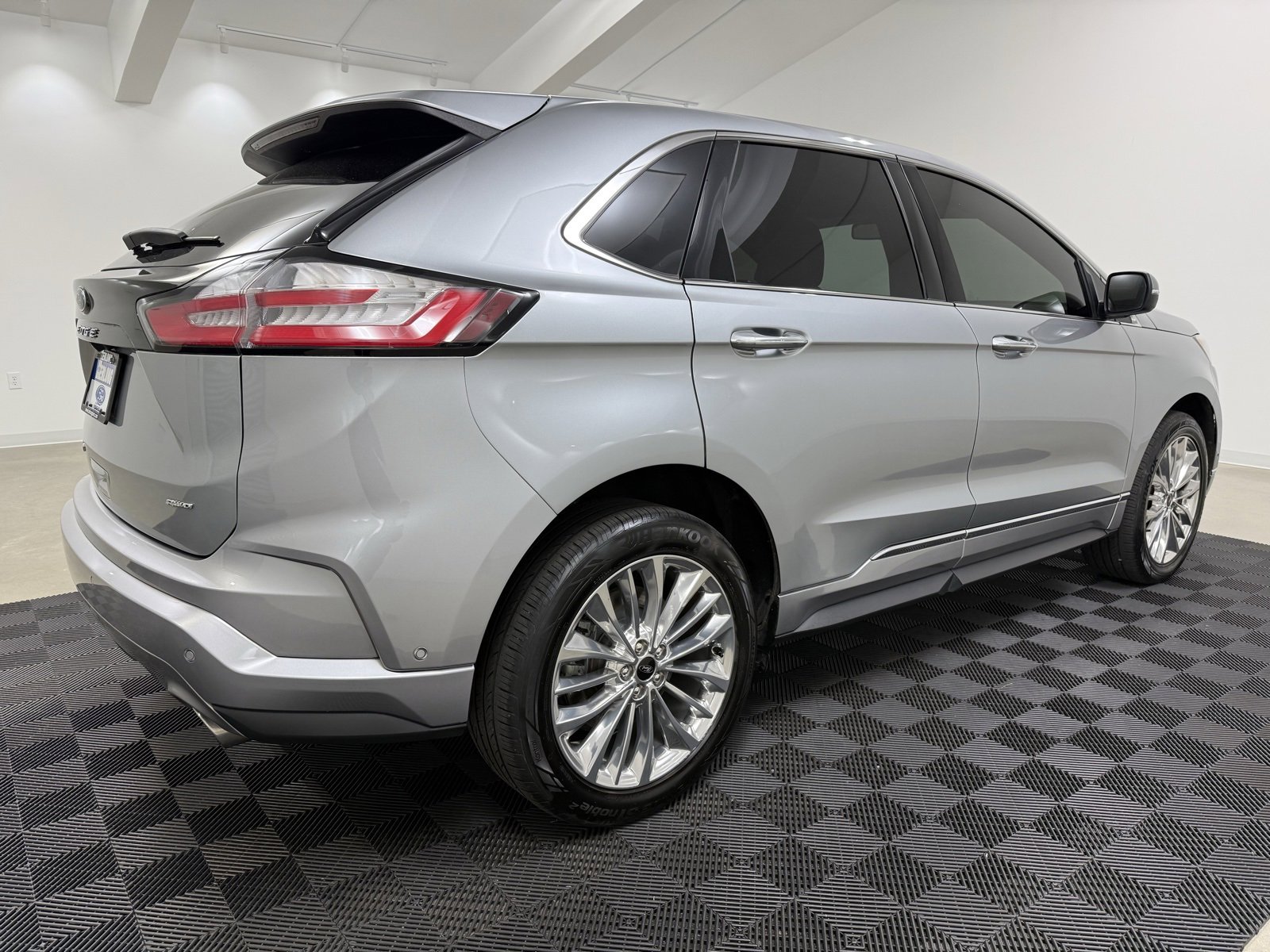 Used 2024 Ford Edge Titanium w/ Titanium Elite Package image 8