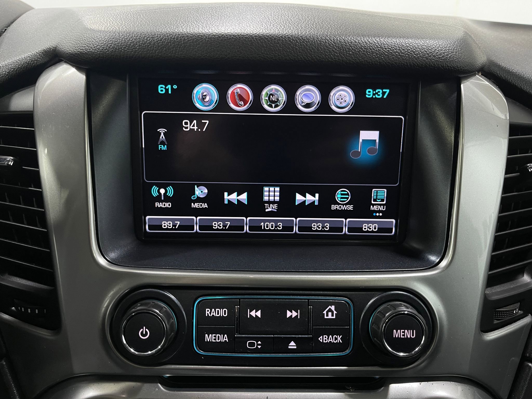 Used 2018 Chevrolet Suburban LT image 28