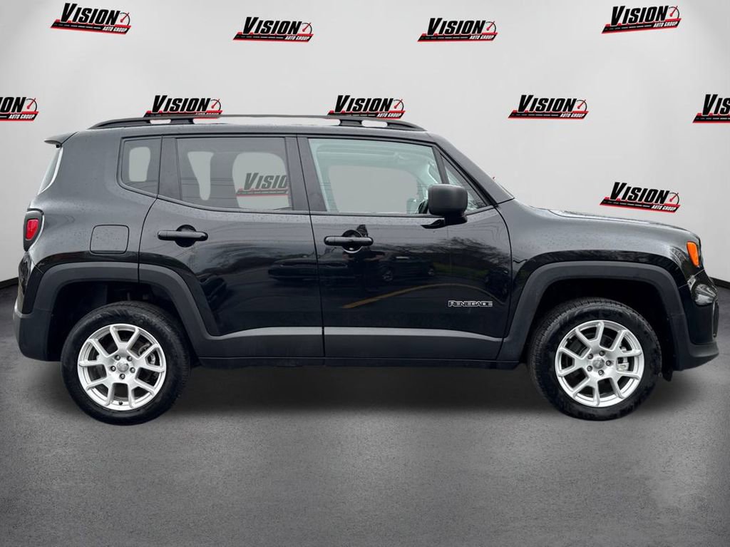 Used 2023 Jeep Renegade Latitude w/ Sun/Sound Group AWD/4WD image 4