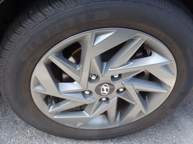 Used 2024 Hyundai Elantra SEL FWD image 9