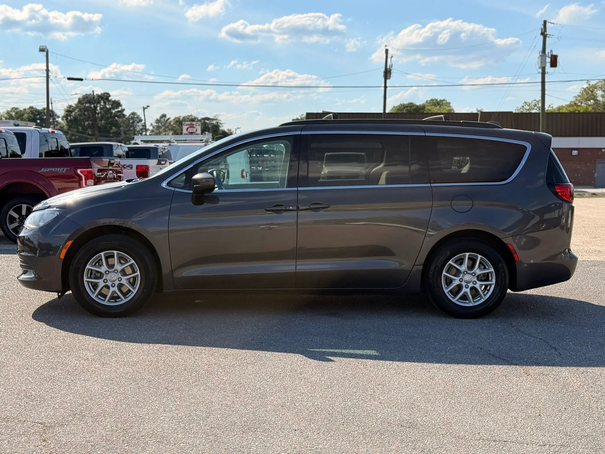 Used 2017 Chrysler Pacifica Touring FWD image 6