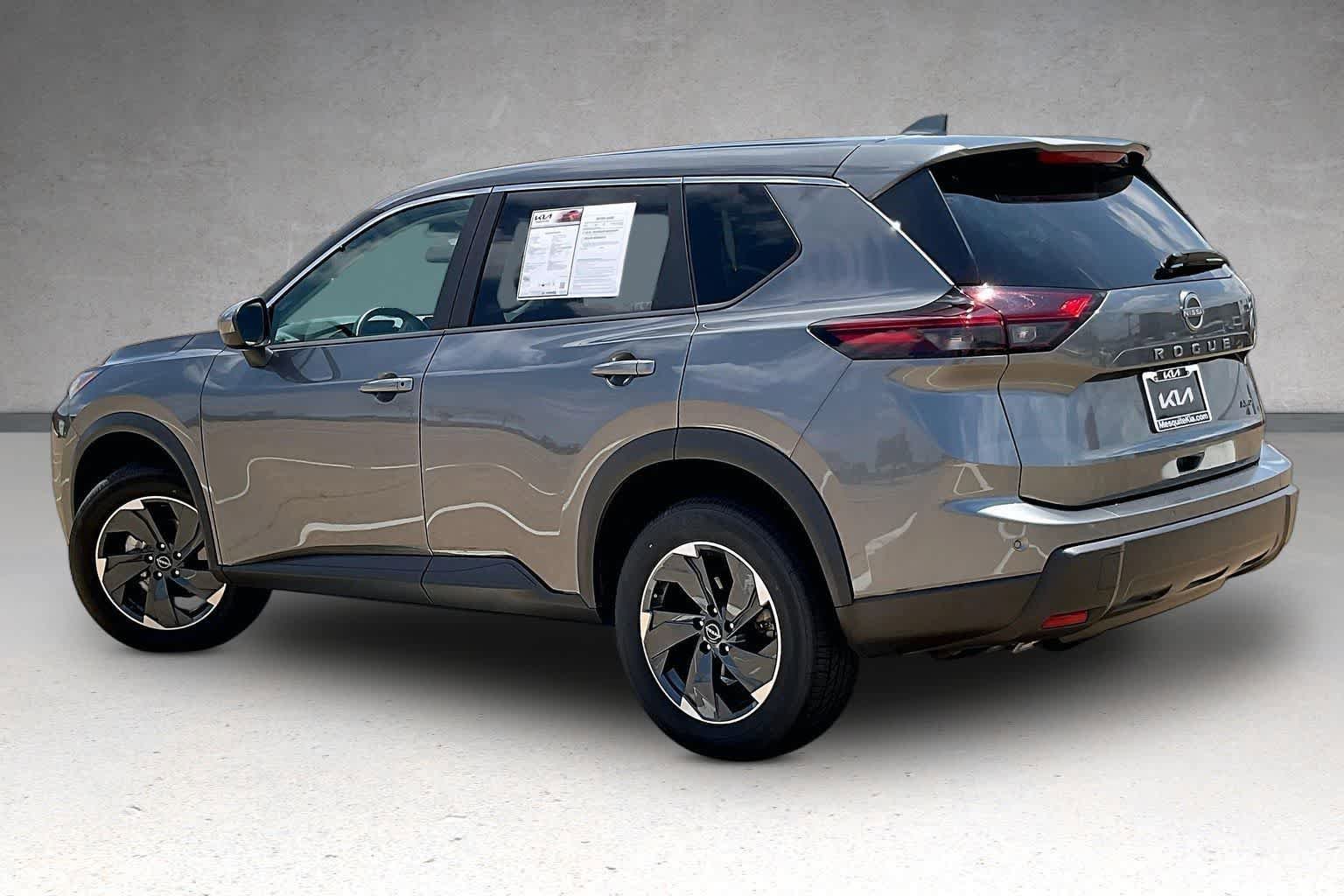 Used 2025 Nissan Rogue SV AWD/4WD image 4