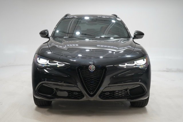 Used 2024 Alfa Romeo Stelvio Veloce image 2