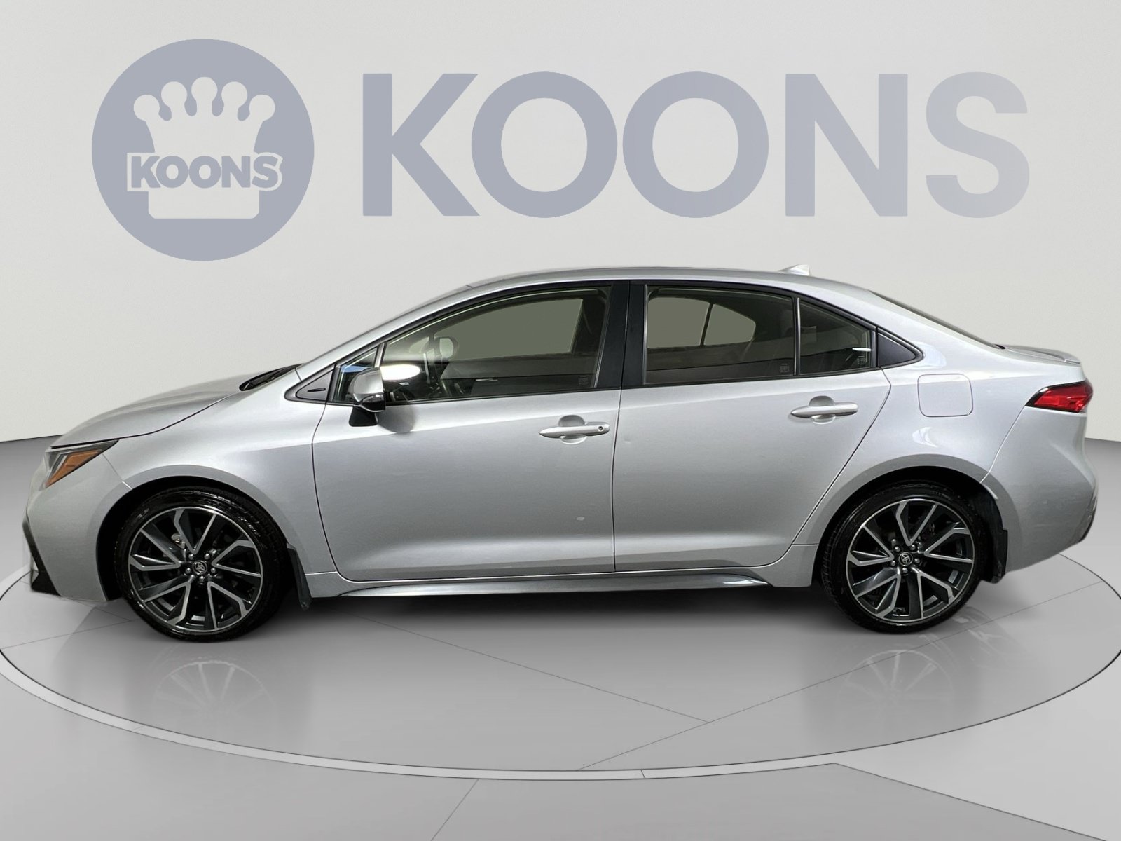 Used 2020 Toyota Corolla SE FWD image 2