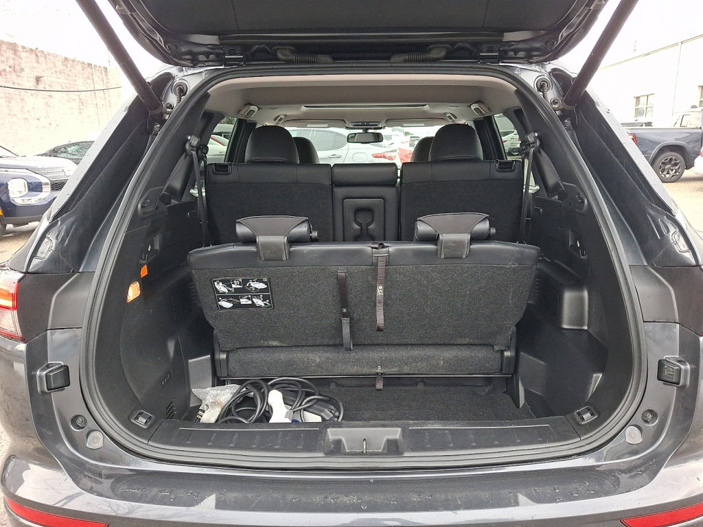 Used 2024 Mitsubishi Outlander 4WD Plug-In Hybrid image 18