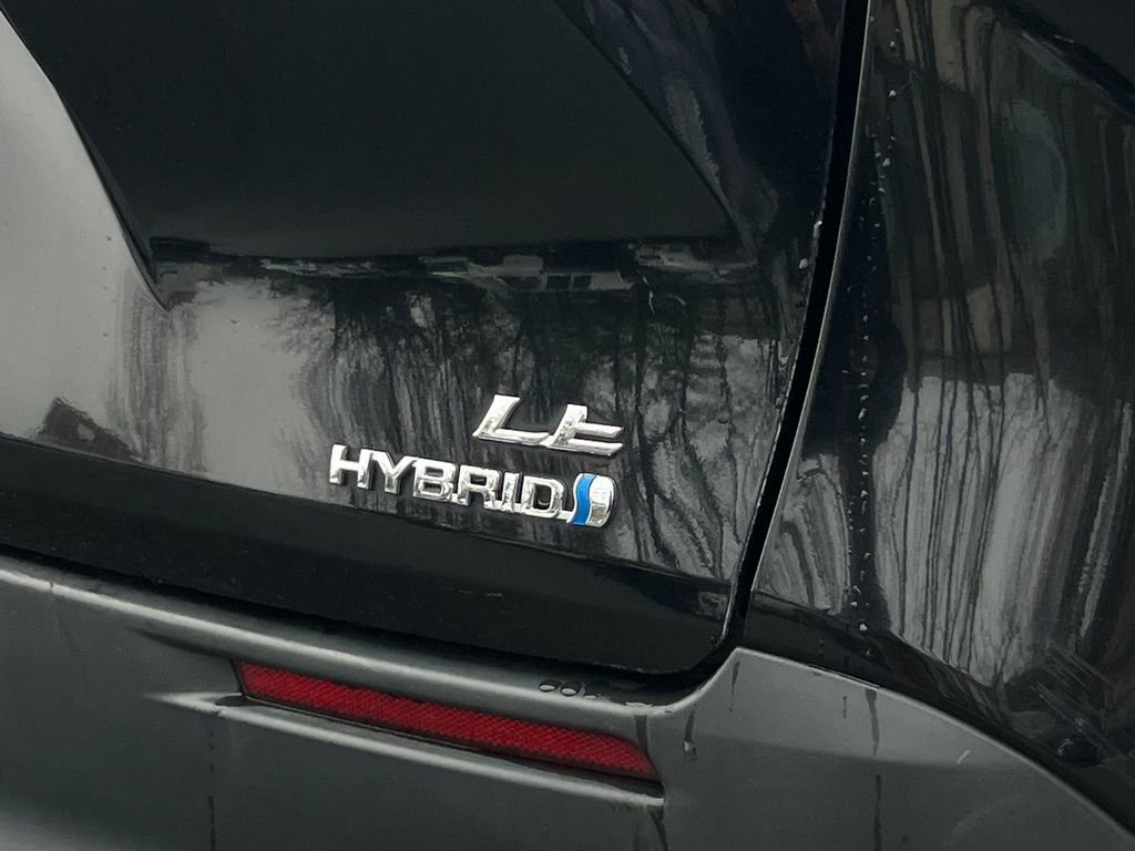 Used 2024 Toyota Sienna LE image 5