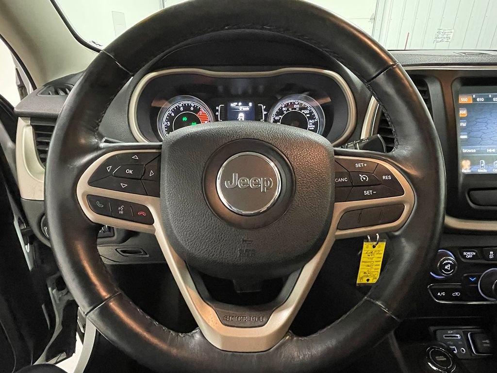 Used 2017 Jeep Cherokee Latitude w/ Cold Weather Group AWD/4WD image 31