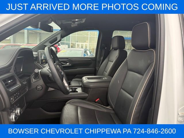 Certified 2023 GMC Yukon SLT w/ SLT Luxury Package image 2