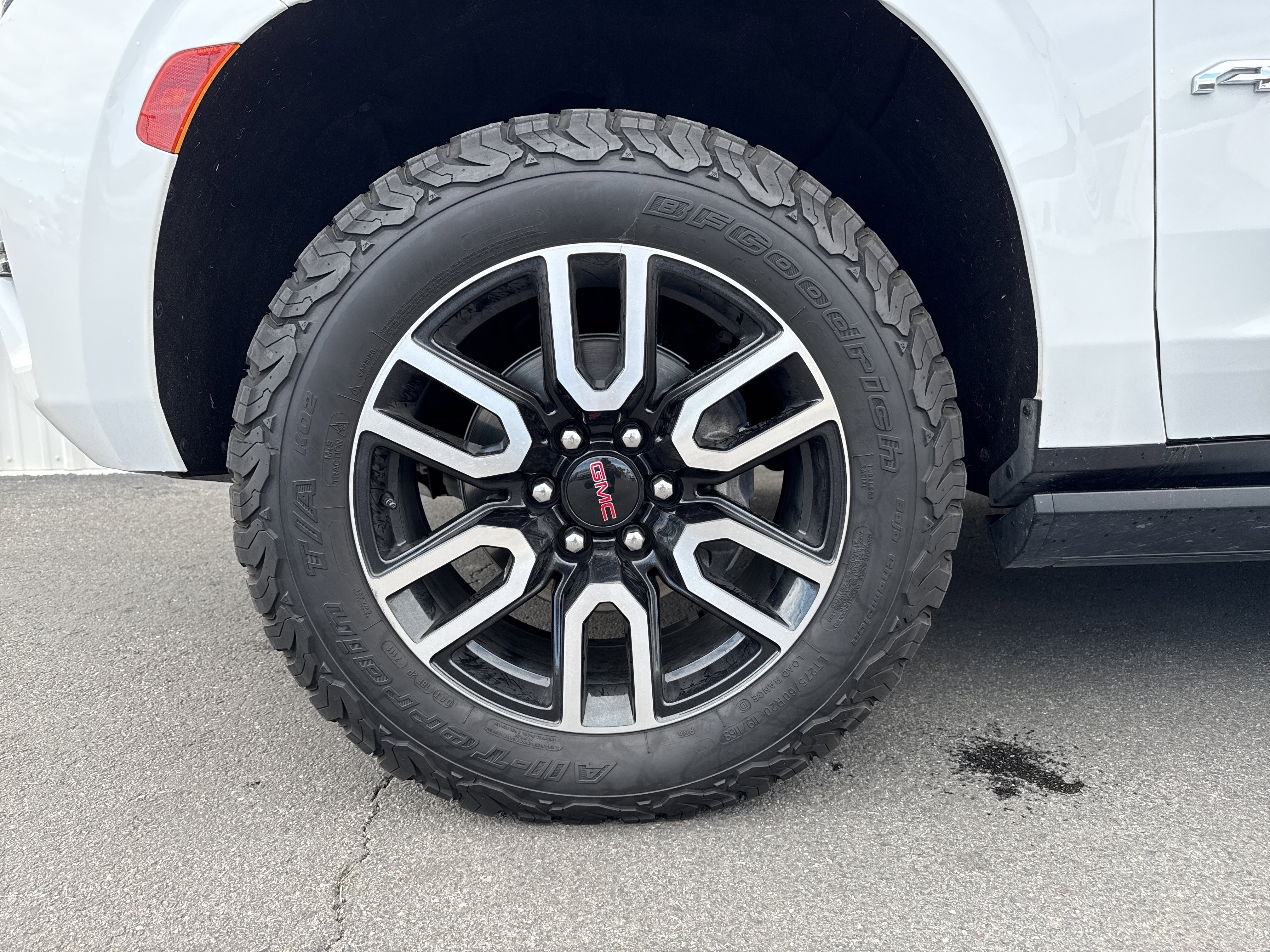 Used 2022 GMC Yukon AT4 image 5