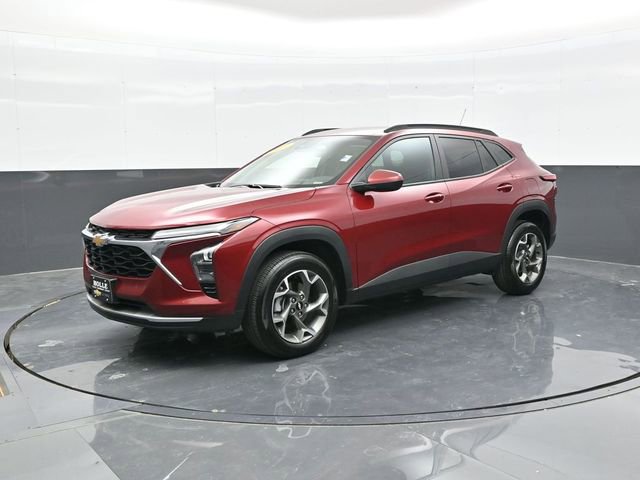 Used 2025 Chevrolet Trax LT w/ LT Convenience Package image 3