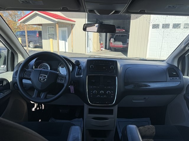 Used 2016 Dodge Grand Caravan SE w/ Quick Order Package 29E SE FWD image 18