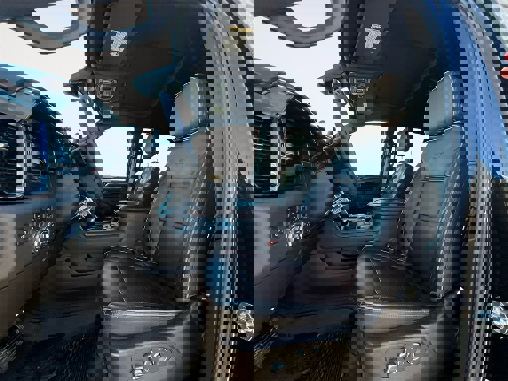 Used 2024 GMC Sierra 2500 Denali w/ Denali Reserve Package image 9